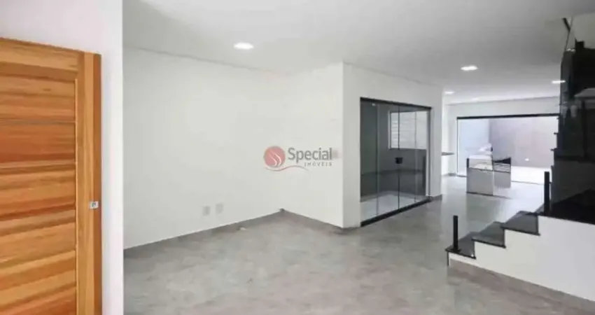 Sobrado para compra na Vila Formosaq, 130 metros.