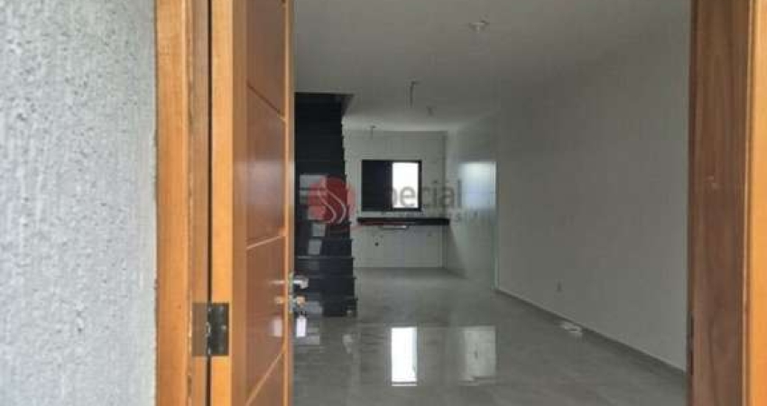 Sobrado na Vila Matilde com 3 quartos, 1 suíte e 4 vagas no subsolo.