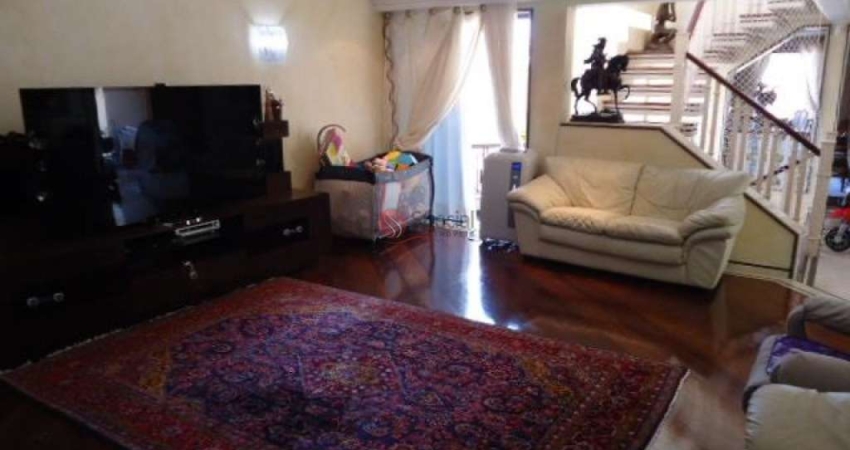 Sobrado alto padrão na Vila Formosa com 3 suítes, piscina, sauna, sala pé direito duplo.