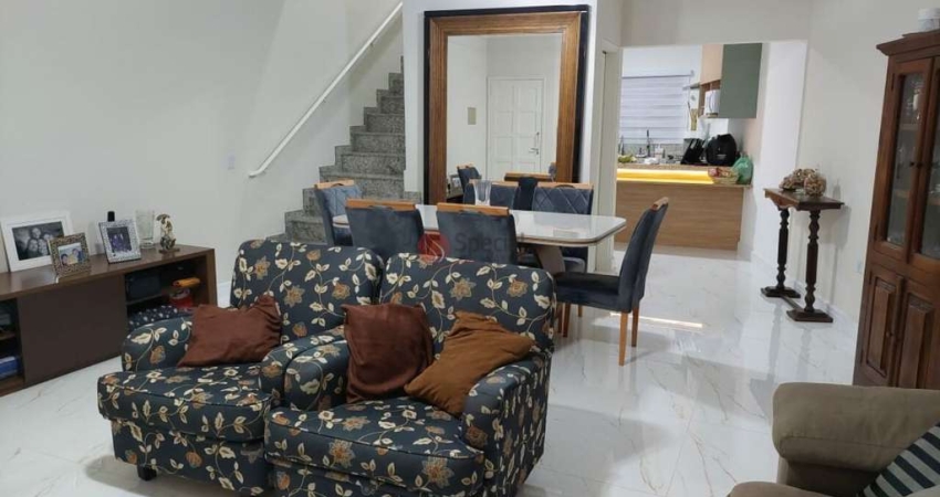 Sobrado em condomínio, impecável, reformado, 135 m², 4 vagas + depósito, Aceita veículo!