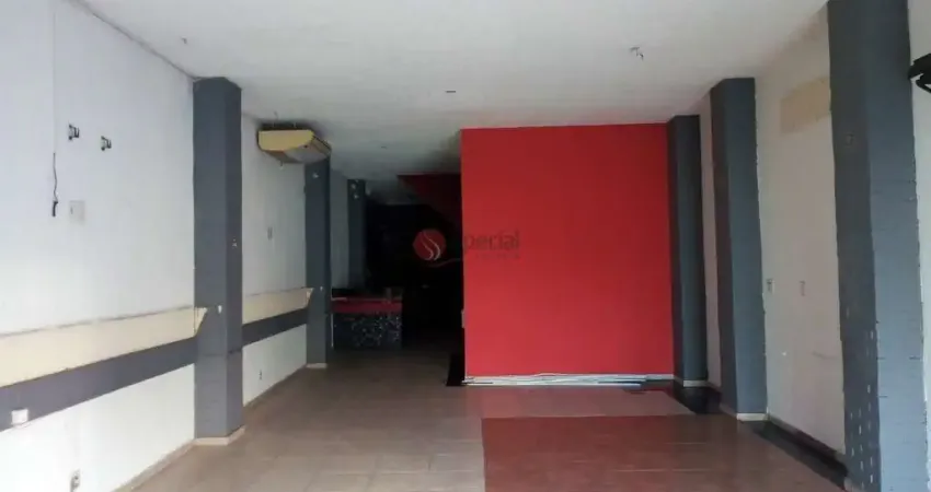 Prédio comercial de esquina no Tatuapé.