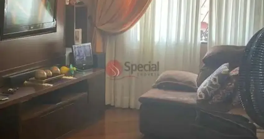 Sobrado no Jardim Têxtil com ótima localização.