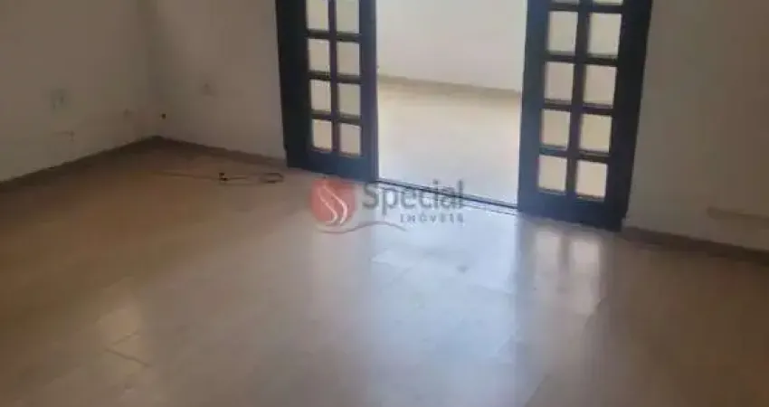 Prédio comercial com renda à venda no Tatuapé.