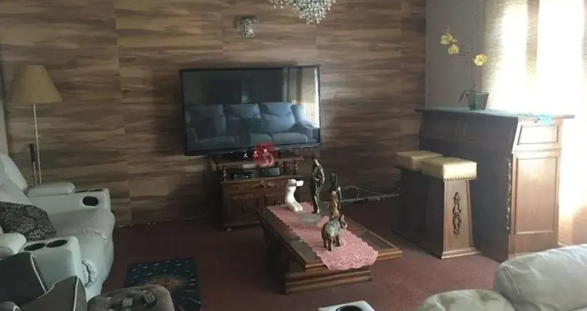 Casa linda próximo Shopping Anália,, com 250m² de terreno, sendo 10m² de frente, ótimo para construt