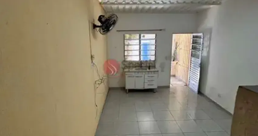 Casa térrea no Tatuapé, 30 metros, 1 dormitorio, 1 banheiro,  próximo ao Metrô Carrão .