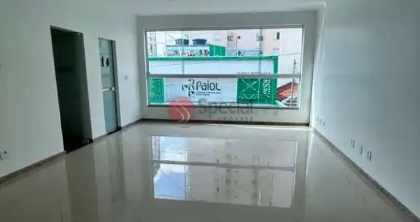 Sala na Vila Invernada de 55 metros com 1 depósito, copa, 1 banheiro, próximo ao Hospital Vitória.