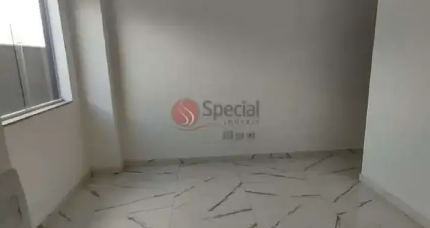 Sobrado novo em condomínio 120 m², 2 suítes, área gourmet, 2 vagas.