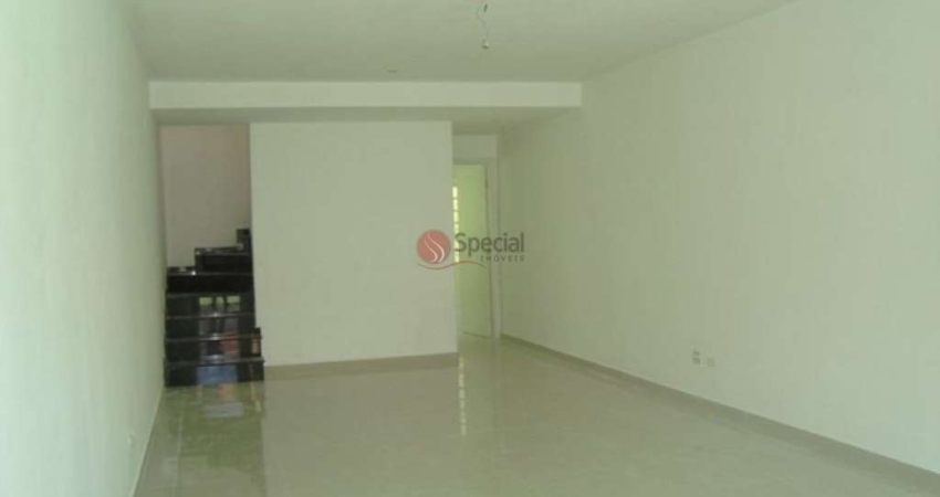 Sobrado à venda na Vila Formosa, 3 quartos, 1 suíte e 4 vagas.