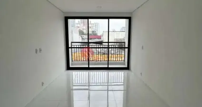 Apartamento no Tatuapé com 1 dormitorio, sala, cozinha,1 banheiro, próximo do Metrô Carrão.