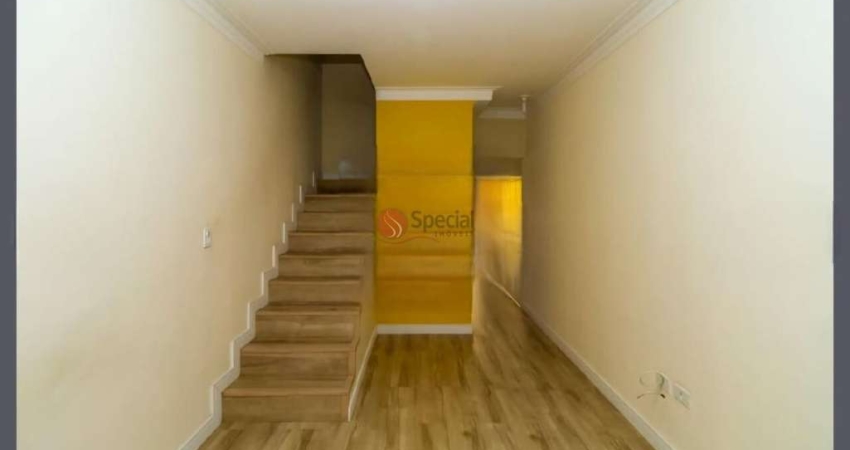 Casa em condomínio fechado na  Vila MAcedópolis com 2 suítes e 2 vagas.