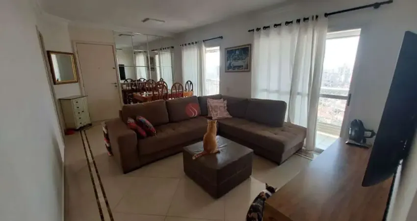 Apartamento na Mooca com 4 quartos, 1 suíte, 2 vagas fixas e varanda.