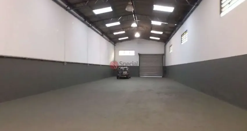 Galpão comercial na Vila Guilhermina, com 425 m² e 2 saídas