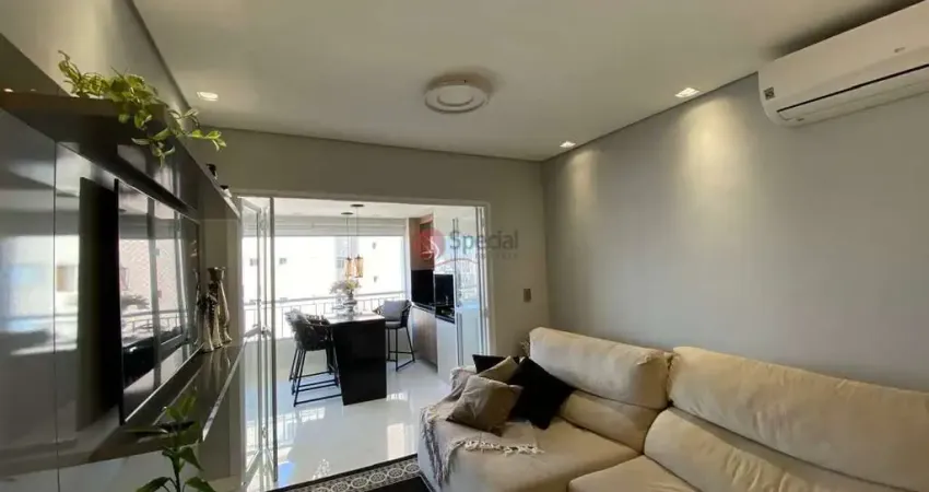 Apartamento na Mooca à venda espaçoso e decorado, 2 vagas e terraço gourmet.