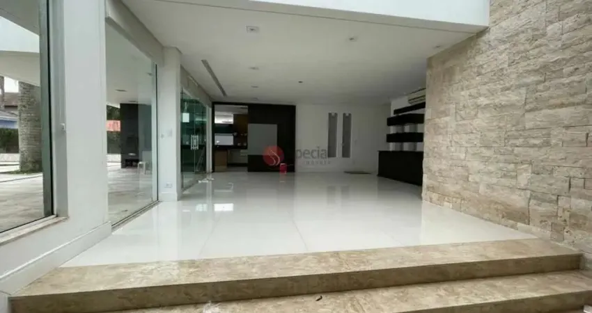 Sobrado de condomínio com 4 suítes em Aruã - Mogi das Cruzes.