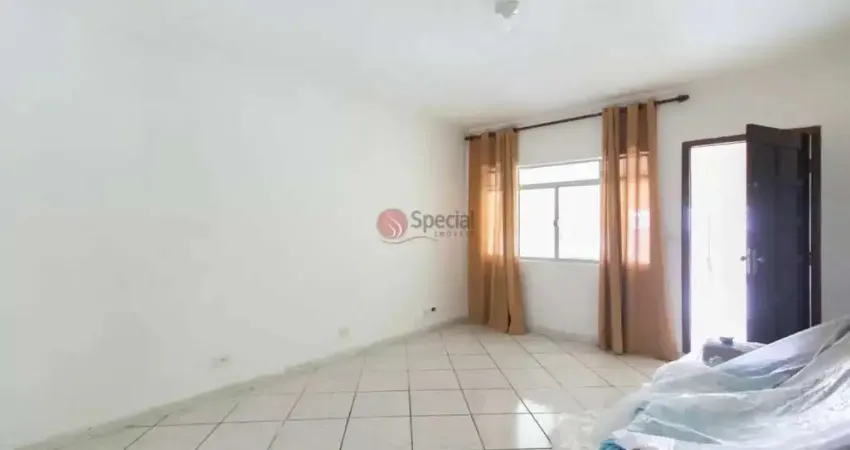 Casa térrea na vila carmosina com 2 dormitórios e churrasqueira.