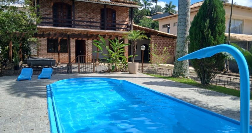 Casa de condoínio fechado. Tranquilidade, conforto e segurança.´Árvores frutíferas, pomar.. espaço e lazer. venha conferir!