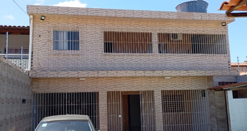 Linda Casa de 5 Dormitórios com Piscina, Área Gourmet e Mobiliada em Tamandaré