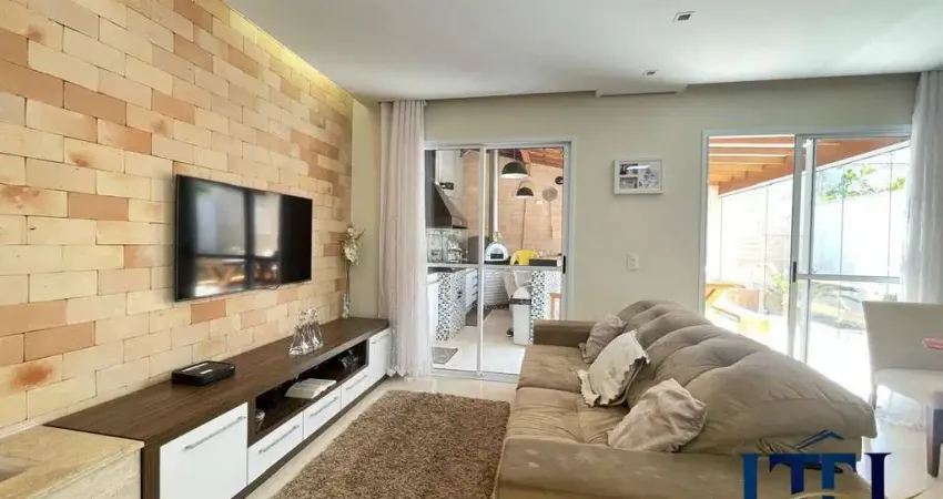 Casa com 3  dormitórios , 1 suíte e 2 vagas e área gourmet –  granja viana