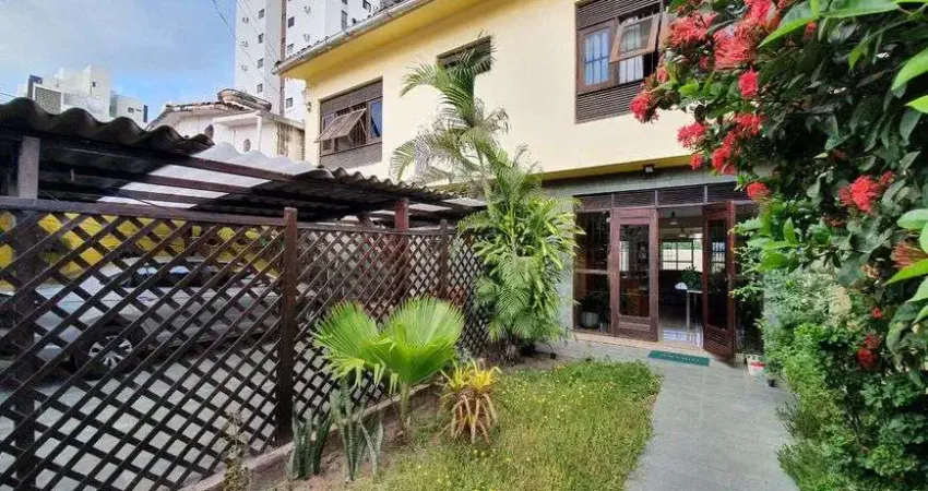 Casa duplex, nascente em Candeias, 4 qtos, piscina, 2 vagas, ventilação natural e energia solar.