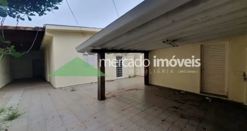 Aluga - se residência com 3 quartos (com armários) na vila chico julio