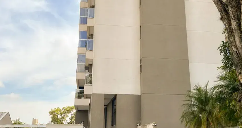 Apartamento semi-mobiliado, fino acabamento, andar baixo, face Norte, para venda na Vila Izabel.