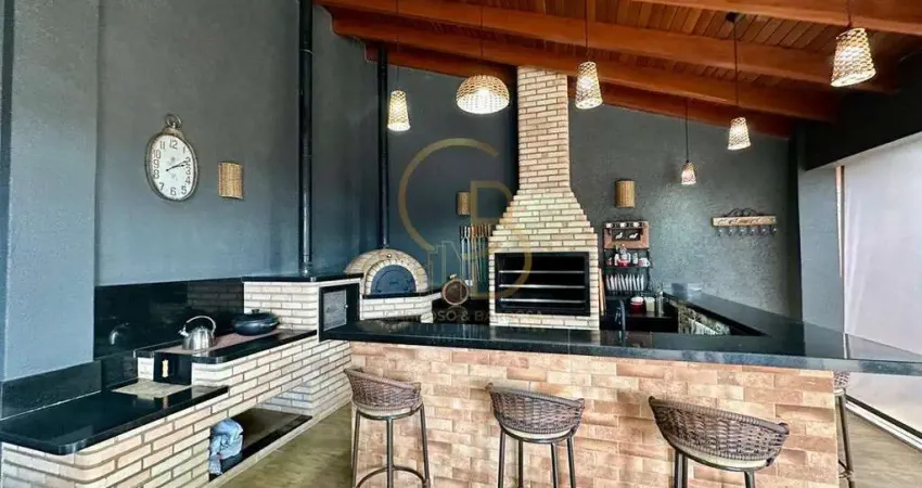 UMA CASA ACONCHEGANTE E BEM PLANEJADA, COM UM ESPAÇO GOURMET ENCANTADOR