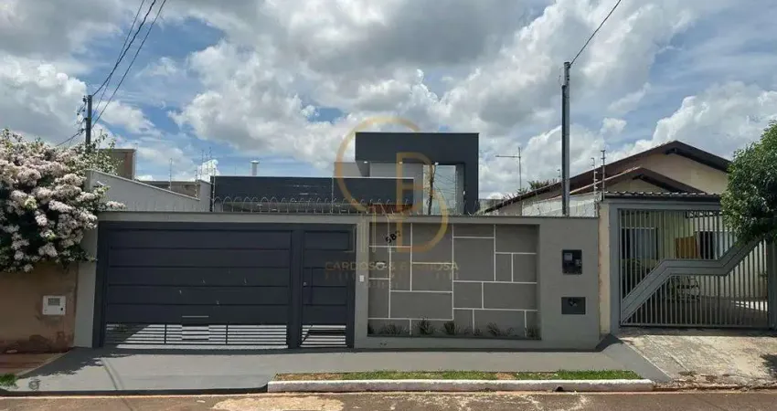 CASA TÉRREA COM EXCELENTE INTEGRAÇÃO DE AMBIENTES E PISCINA