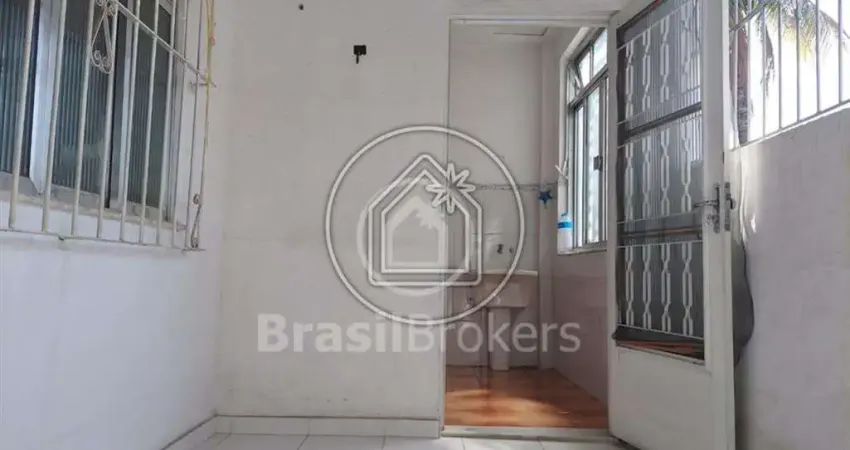 Casa de vila 3 quartos , junto a estação de Ramos, e Supermercado Mundial