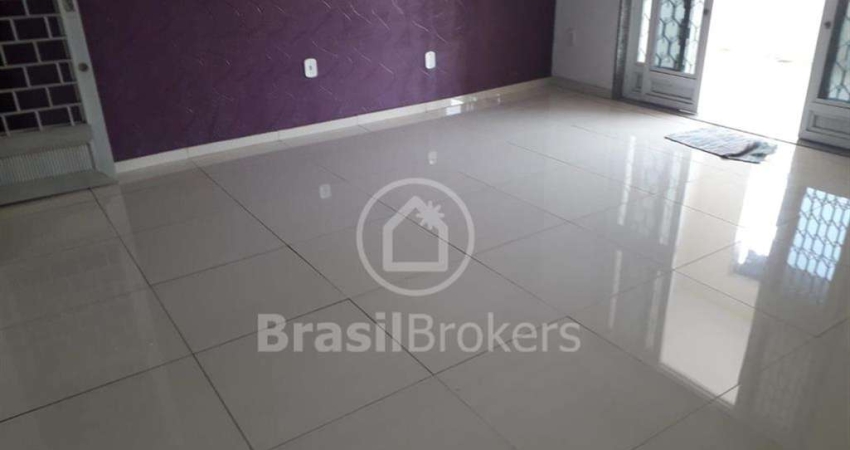 Casa à venda com 321,00m² e 3 quartos em Rocha Miranda, Rio de Janeiro - rj
