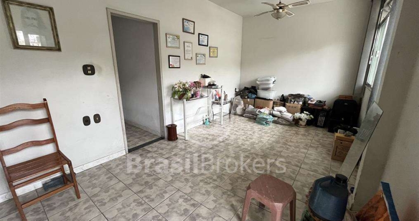 Casa à venda com 263,00m² e 6 quartos em Bento Ribeiro, Rio de Janeiro - RJ