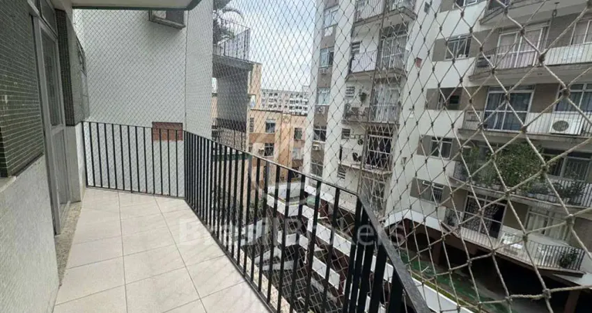 APARTAMENTO DE 2 QUARTOS COM VARANDA E VAGA
