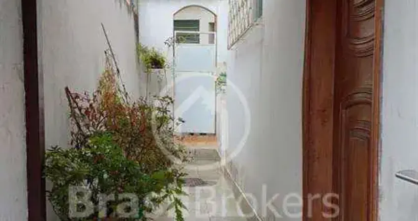 Casa Frente Rua !!!... Próxima Rua Dias da Cruz