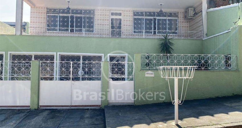 Excelente casa de frente de rua  com 265 m2 Vila Valqueire !