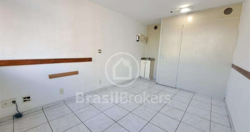 Sala comercial à venda na Rua Medina, Méier, Rio de Janeiro