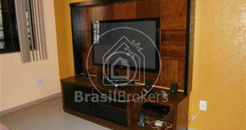 Casa de Condomínio 2 quartos, sendo 1 suíte