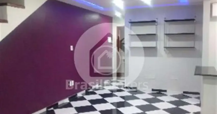 Casa 2 quartos, sendo 1 suíte
