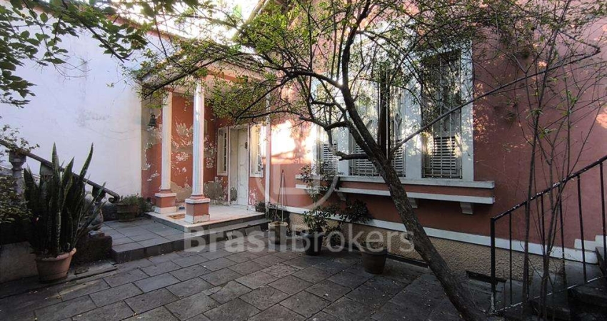 Casa frente de rua e terreno de 1375m2