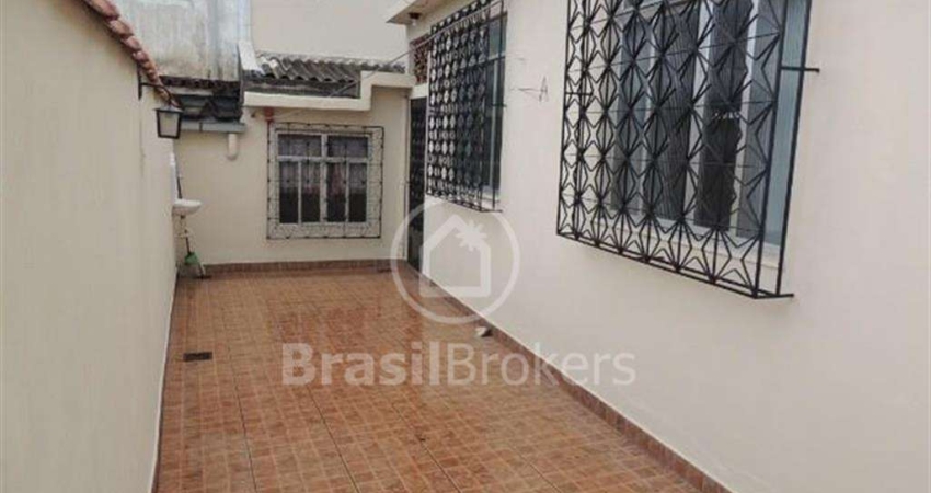 Casa 4 quartos, sendo 1 suíte