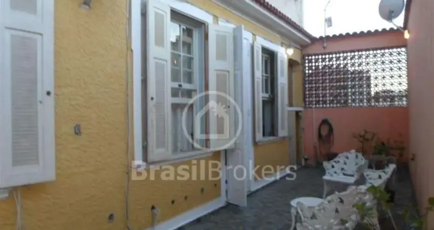 Casa de Condomínio 3 quartos, sendo 1 suíte