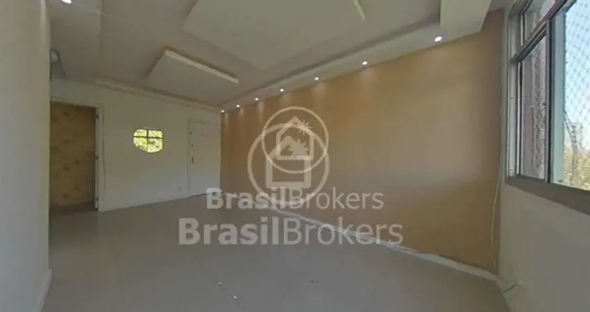 Cobertura com ampla área livre perto da Rua Ferreira de Andrade