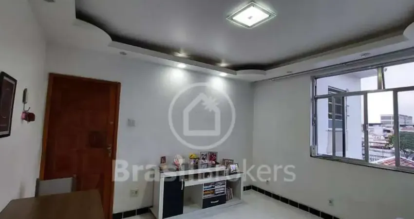 Ótimo apartamento em rua fechada, junto a estação de Ramos
