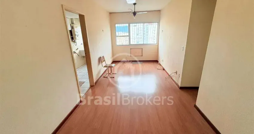 Apartamento reformado, espaçoso e bem iluminado, com 73m²