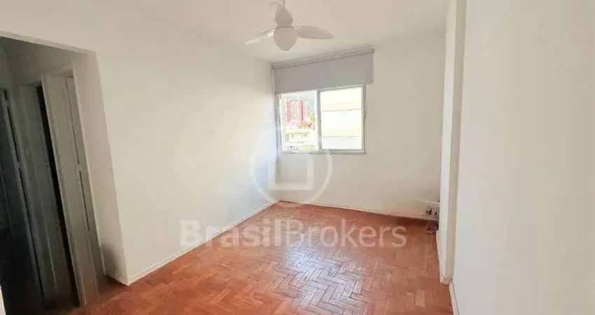 Apartamento no bairro de Todos os Santos; 2 QUARTOS E 1 VAGA