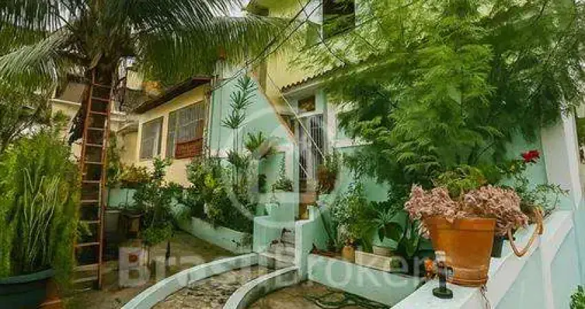Ampla casa 4 quartos, Dividida em 2 residências.