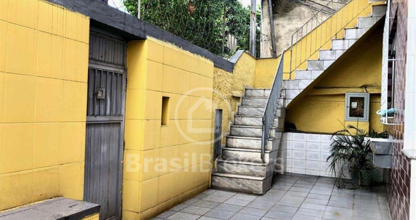 2 Casas com total de 358,00 m² (5 quartos e garagem) em Abolição, Rio de Janeiro - rj