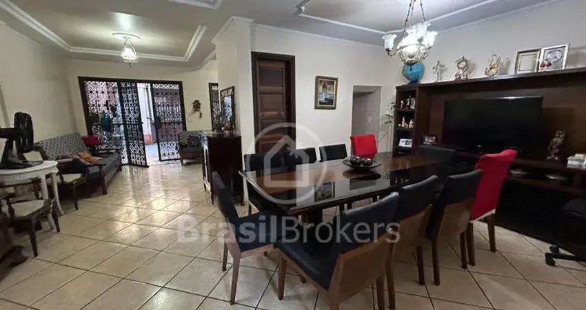 Casa 3 quartos, sendo 3 suítes