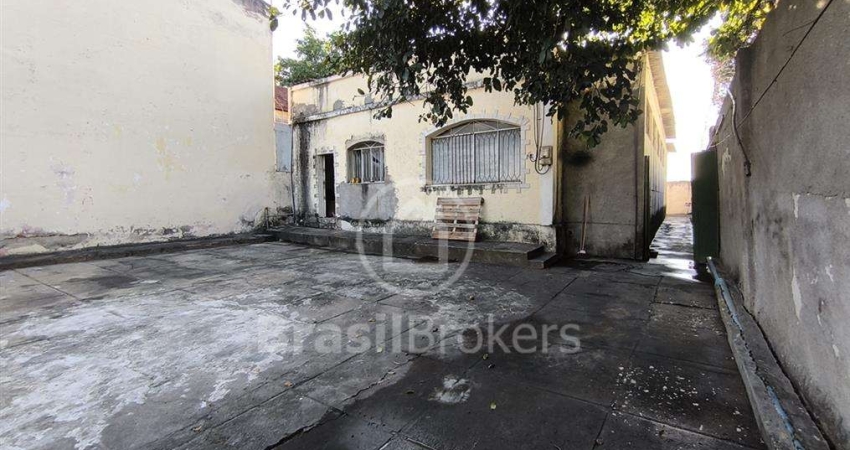 Casa Linear Espaçosa com Grande Potencial 814m2