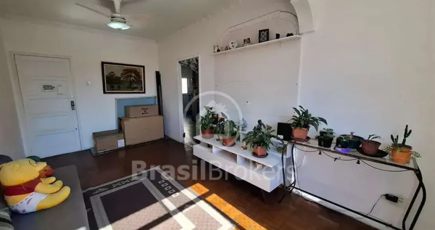 Espaçoso apartamento com 3 quartos em Del Castilho