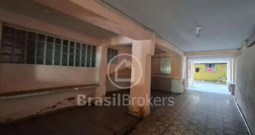 INVESTIDOR ... Duas casas Frente e Fundos em um terreno com 343,00 m²
