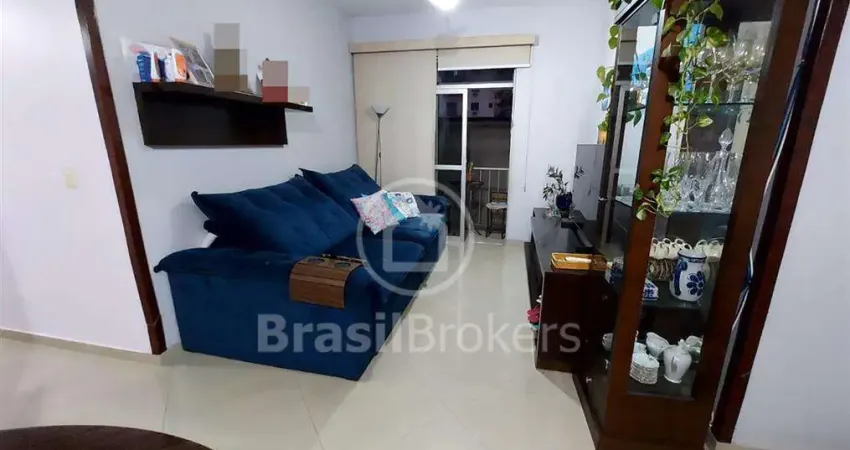 Apartamento ótimo com 75m² de área útil, sala, circulação e quartos  em porcelanato.